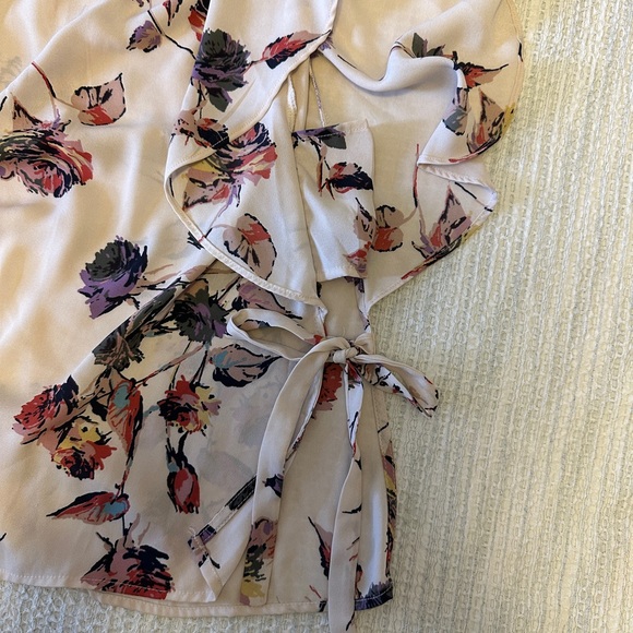Pink Floral Flutter Sleeve Blouse - M - Picture 7 of 7